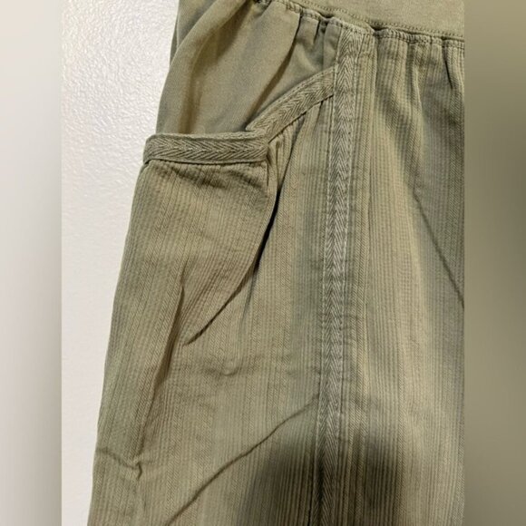 Cotton Ginny Olive Green Textured Elastic Waist Shorts Size Small - Picture 3 of 9